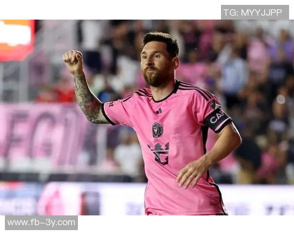 梅西分享与奖杯合影感慨迈阿密赛季的辉煌成就与难忘回忆